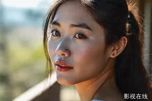 《替身狂想曲》海报，舞台侧幕后的两人对视